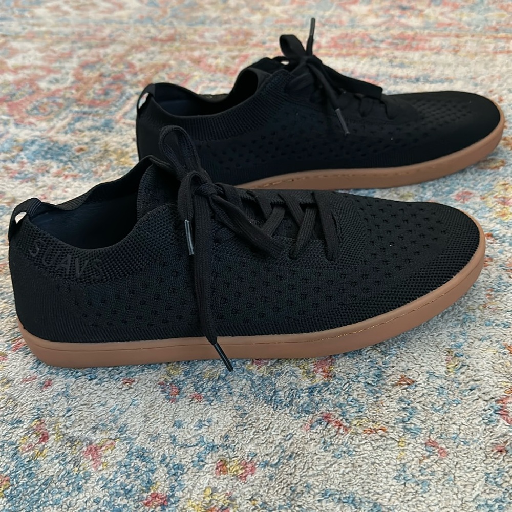 Suavs Men's size 9, women's 11 black-gum sole worn once!